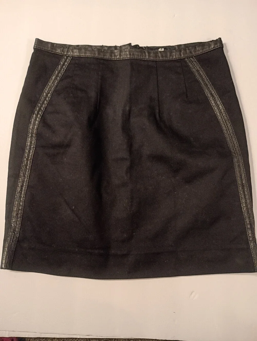 H&M Size 4 Black Mini Skirt Zipper & Button Close Faux Leather Accent